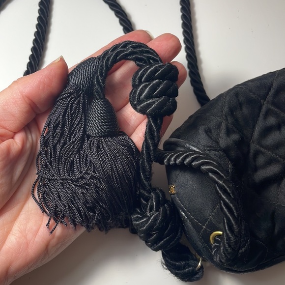 AUTHENTIC VINTAGE CHANEL CROSS BODY POUCH SATIN BLACK TASSLE - Picture 5 of 15